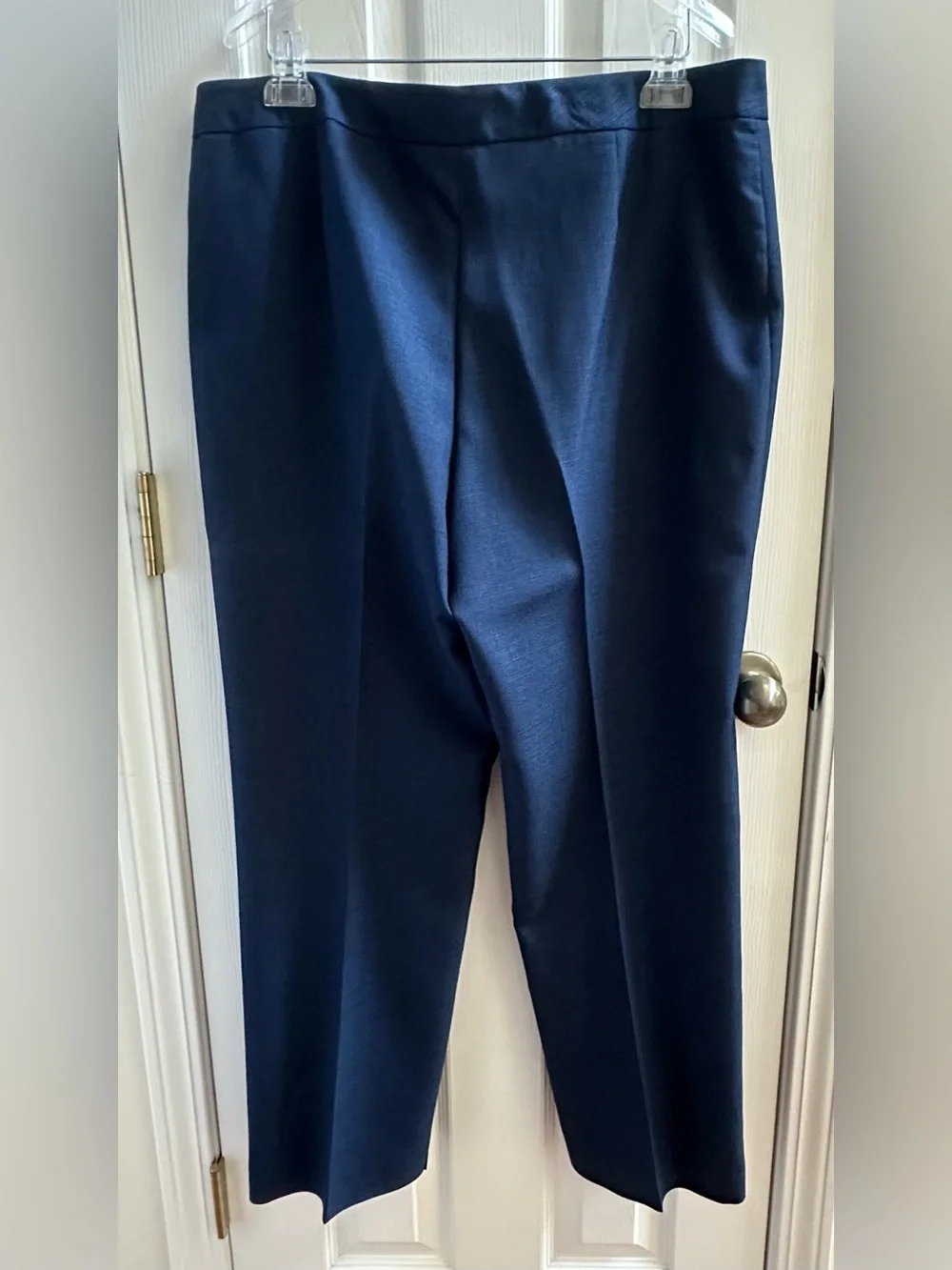 Gently Worn Navy Women's Le Suit Two-Piece Long Sleeve Pant Suit